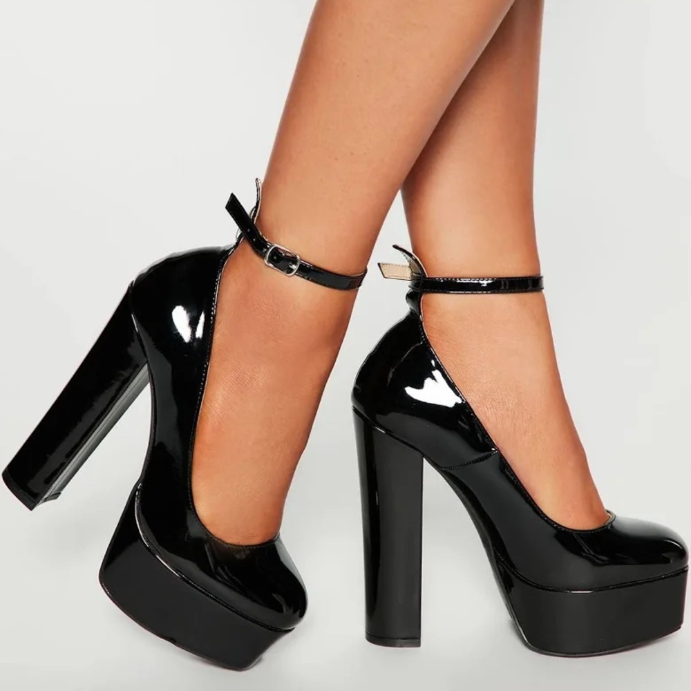 Black babydoll pumps